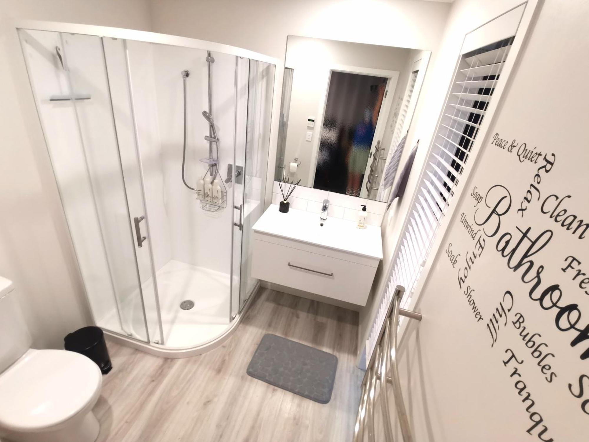 Stylish Private Guest House Ensuite Only Rolleston Экстерьер фото